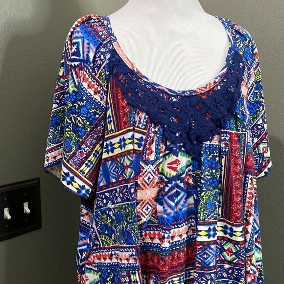 French Laundry Short Sleeve Handkerchief Hem Top Crochet Neckline - Picture 2 of 7